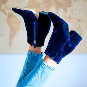 Sam Edelman Taye Velvet Ankle Boot in Navy sz 7